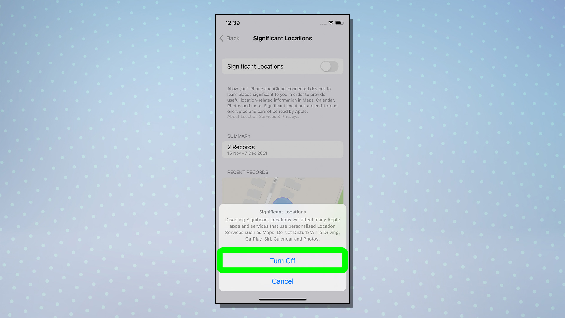 Önemli Konumlar seçeneğinin kapalı olduğunu gösteren bir iPhone 11'de iOS 15.2'den ekran görüntüleri