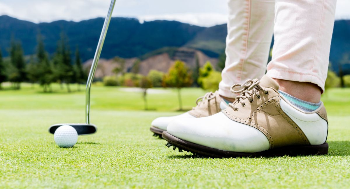Dört basit adımda golf ayakkabıları nasıl temizlenir