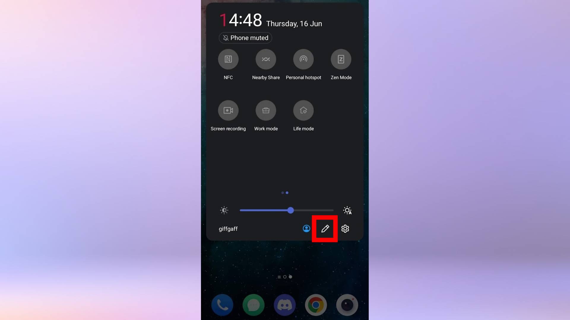 Bir Android telefondaki hızlı ayarlar menüsünün ekran görüntüsü.  Hızlı ayarlar menüsündeki kalem simgesi vurgulanır.