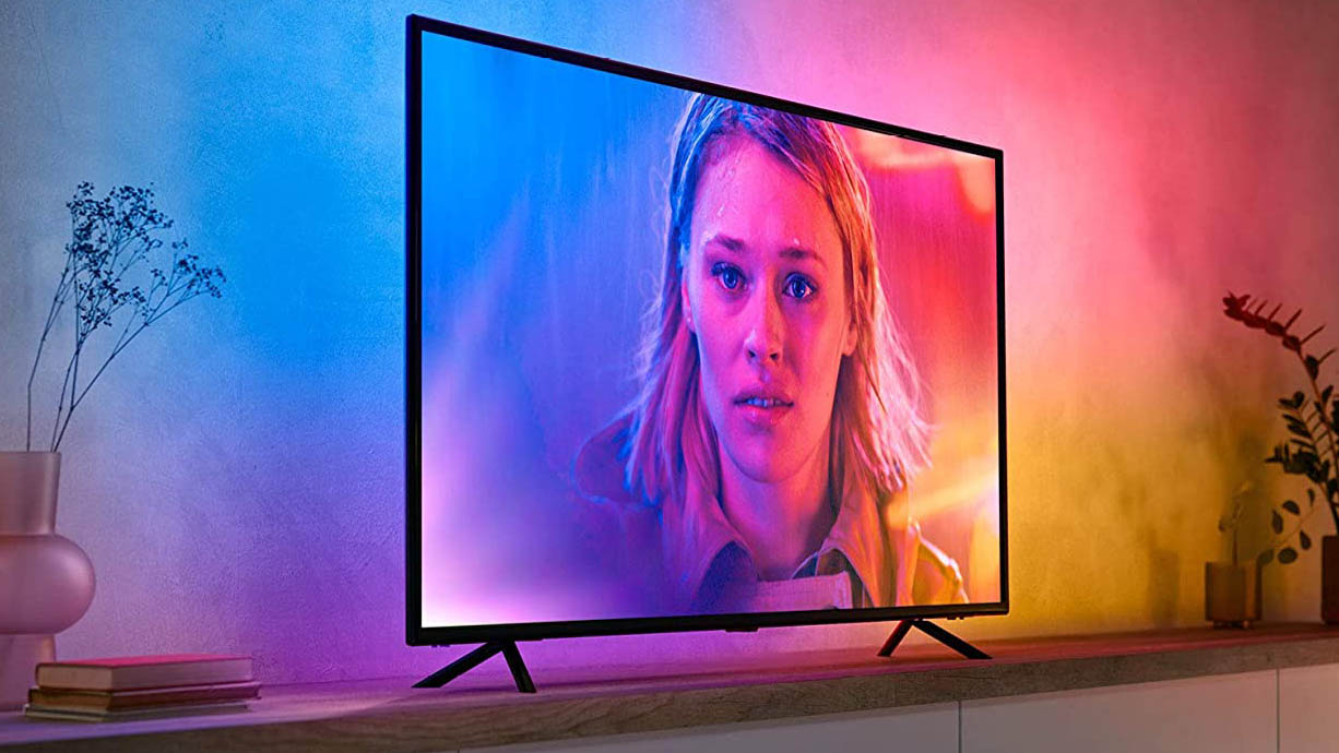 TV'ye uygulanan Philips Hue Gradient LightStrip