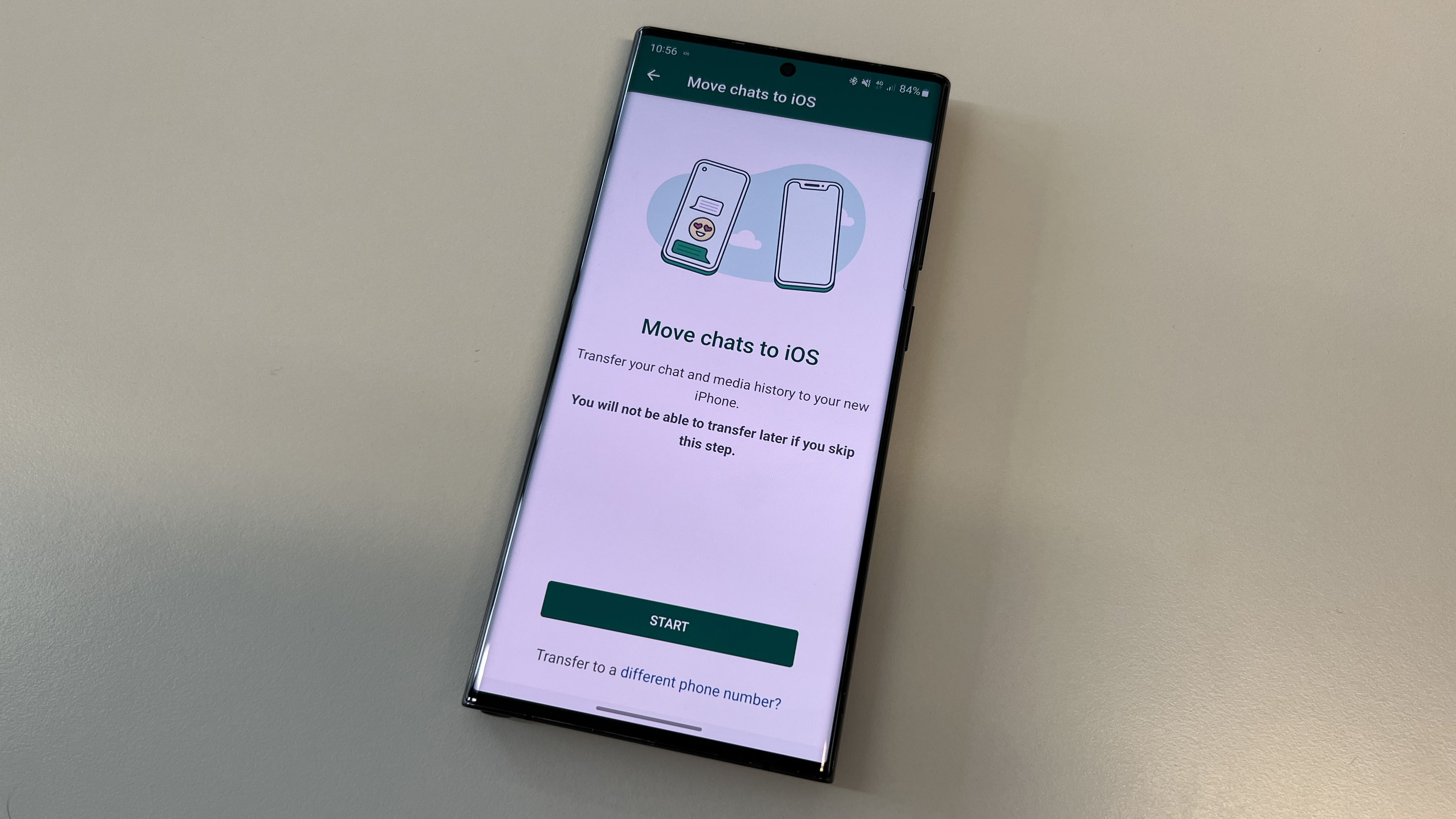 WhatsApp verilerini aktarmaya başlamak isteyen bir Samsung Galaxy S22 Ultra